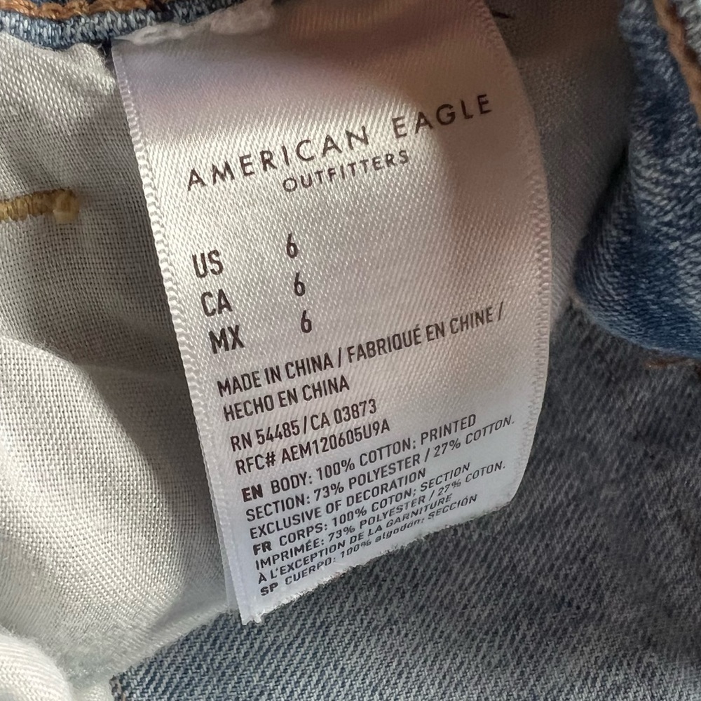 High-Waisted Denim Patch Shorts- American Eagle Outfitters Size 6 - Picture 5 of 6